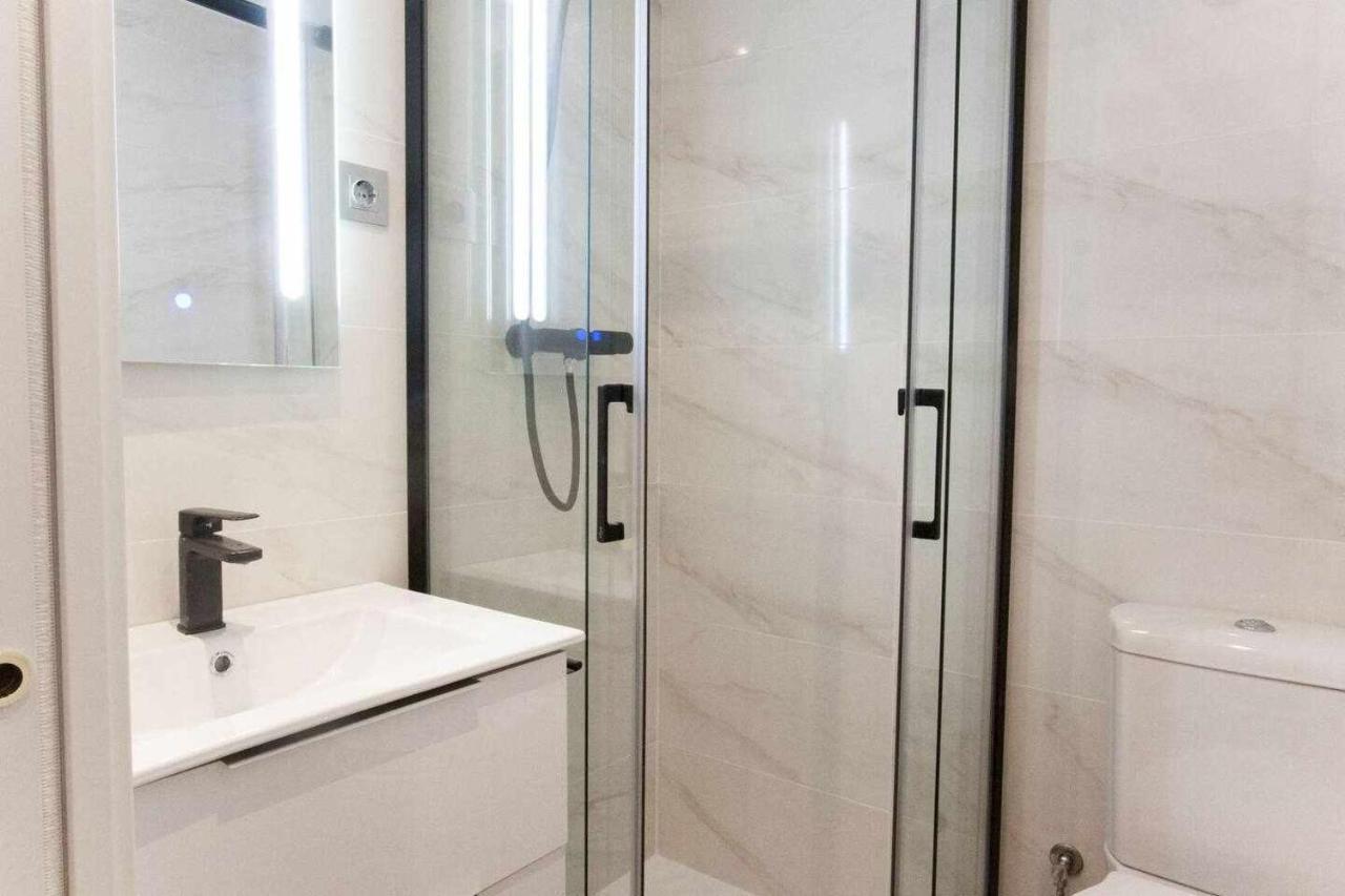 New Moderno Y Elegante Apartamento Centrico Madrid Luaran gambar