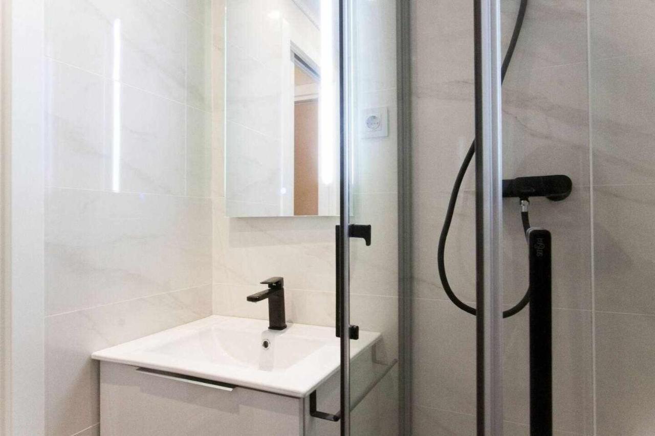 New Moderno Y Elegante Apartamento Centrico Madrid Luaran gambar
